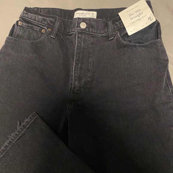 BNWT Abercrombie Ultra High Rise 90s Straight Jean - Picture 4 of 6